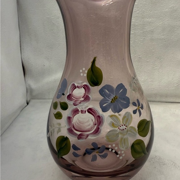 FENTON Teleflora 8" Ruffled Purple Amethyst Glass Vase, Hand
Painted Floral - Picture 3 of 7